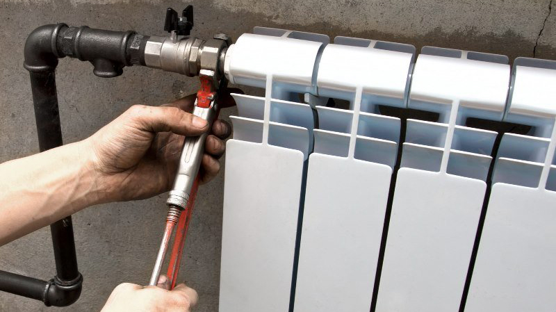 Кто должен менять радиаторы отопления, УК или жильцы?