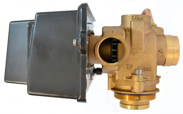 upravlyayushhij-klapan-fleck-3150-1800-nxt-softener-1